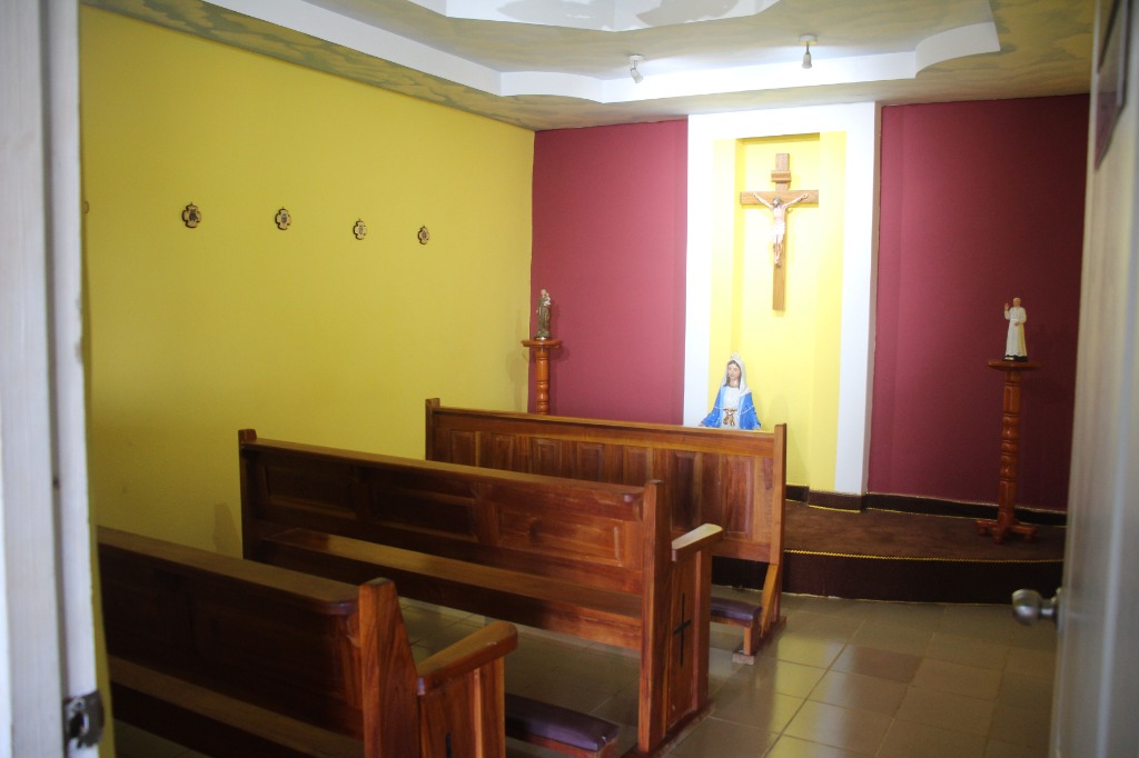 Capilla escolar para momentos de oración y reflexión